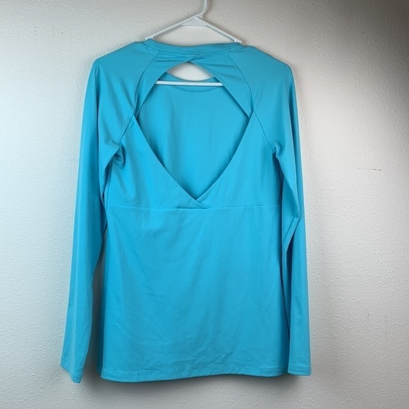 Under Armour open back heat gear, Tiffany blue yoga, running, athletic top EUC - Picture 5 of 5